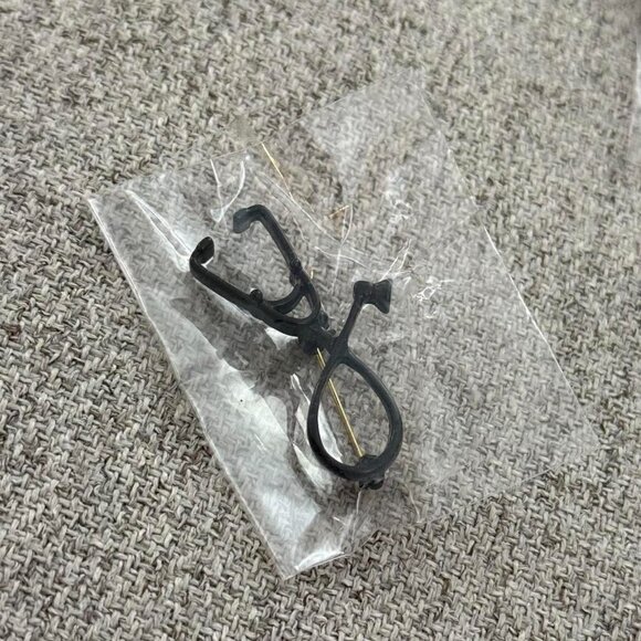 Black Medical Stethoscope Unisex Brooch Pin NEW - Picture 4 of 4